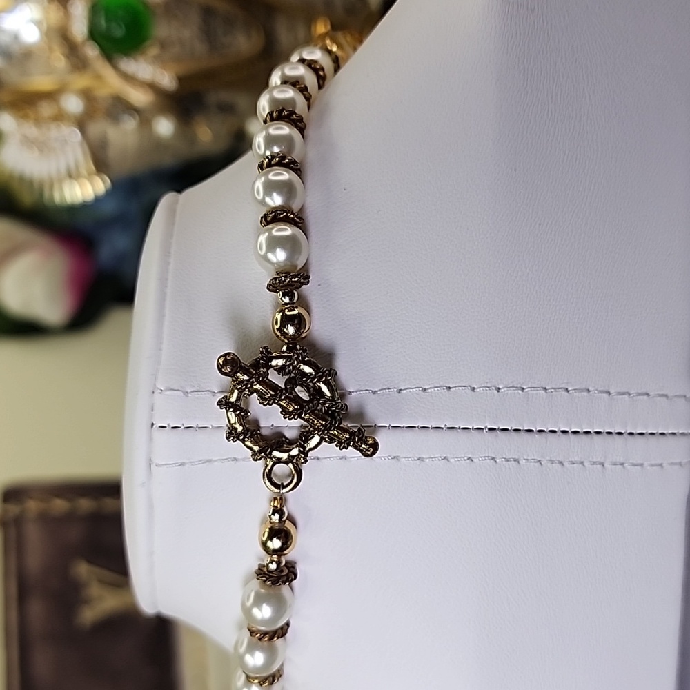 Elegant Gold Tone, Faux Pearl w Glass Beads Necklace - Picture 7 of 7